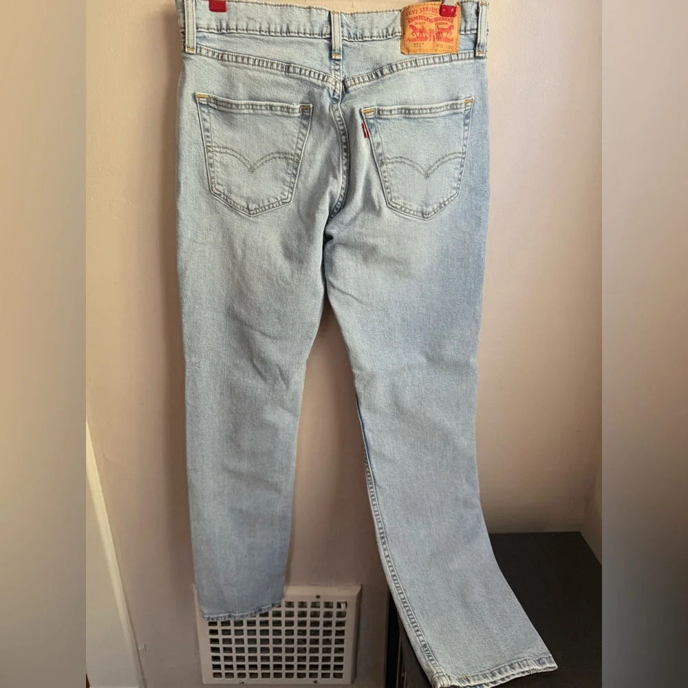 Levi’s 511 Slim Fit Jeans Light Wash Denim Distressed Knee Men’s 33x32 Unisex